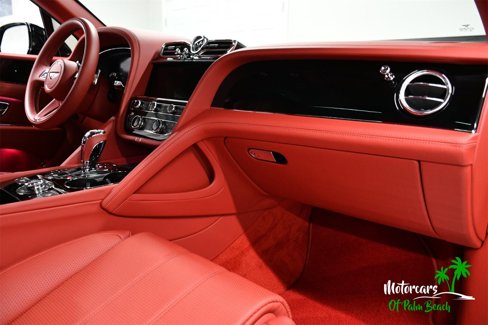 Used 2022 Bentley Bentayga image 50