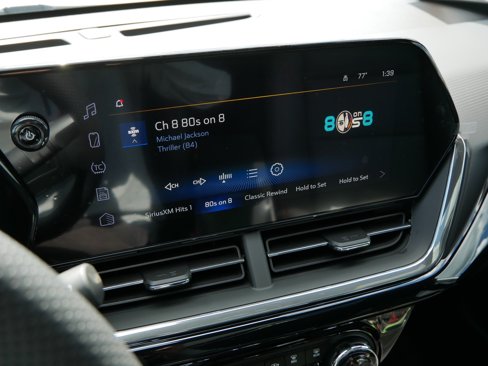 New 2025 Chevrolet Trax RS w/ Sunroof Package image 19