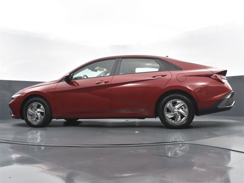 Certified 2025 Hyundai Elantra SE image 25