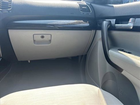 Used 2014 Kia Sorento LX image 16