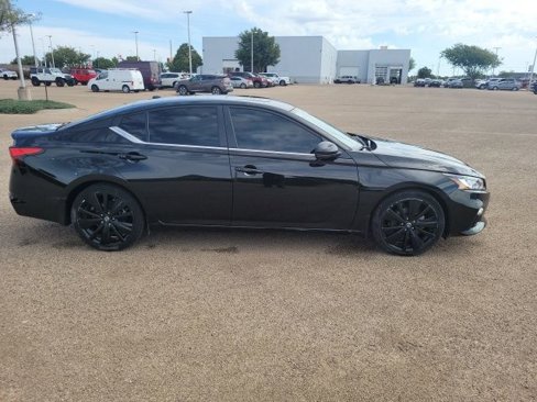 Certified 2022 Nissan Altima 2.5 SR w/ Midnight Edition Package image 5