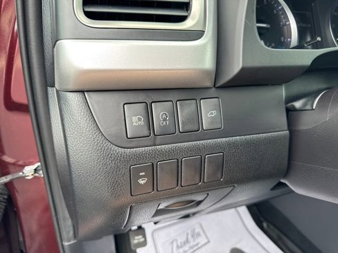 Used 2019 Toyota Highlander XLE image 26