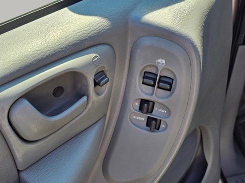 Used 2005 Chrysler Town & Country LX image 24