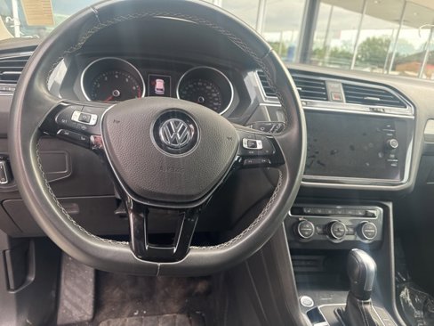Used 2021 Volkswagen Tiguan SE image 5