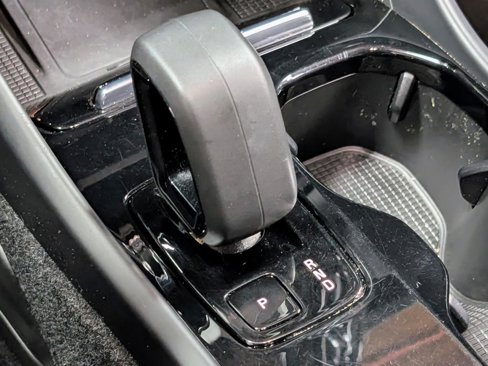 Used 2023 Volvo XC40 Recharge Core image 22