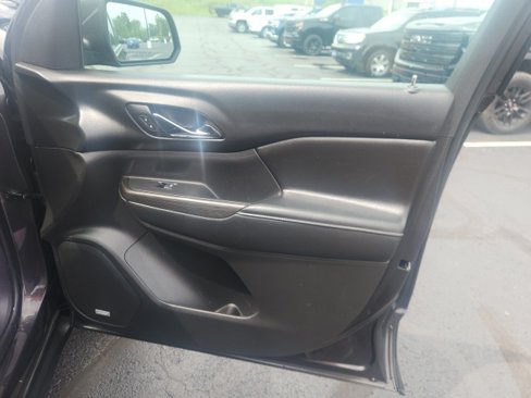 Used 2017 GMC Acadia SLT image 9