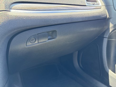 Used 2015 Chrysler 300 Limited image 34