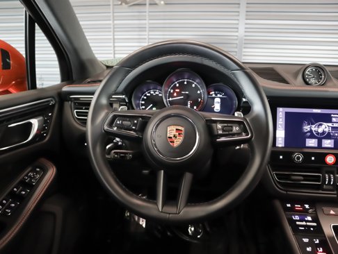 Certified 2024 Porsche Macan image 16