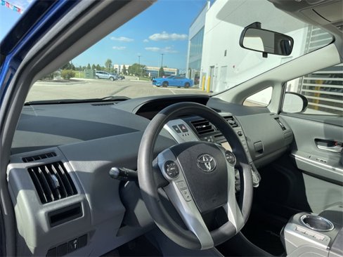 Used 2014 Toyota Prius V Three image 9