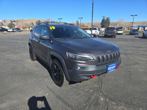 Used 2019 Jeep Cherokee Trailhawk image 3