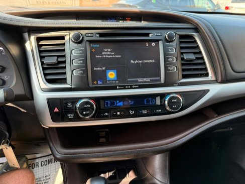 Used 2017 Toyota Highlander Plus image 14