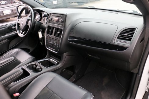 Used 2016 Dodge Grand Caravan SXT image 27