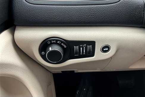 Used 2015 Chrysler 200 Limited image 37