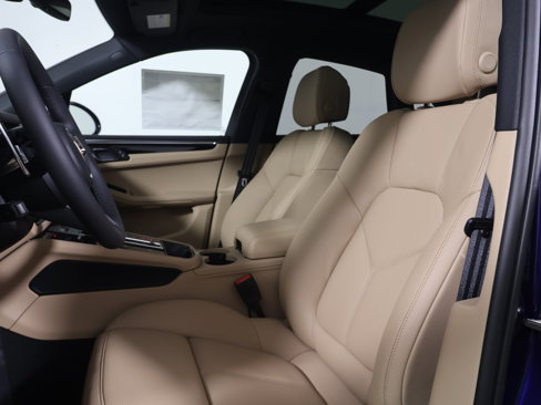 New 2025 Porsche Macan image 5