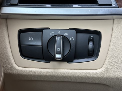 Used 2014 BMW 320i Sedan image 25