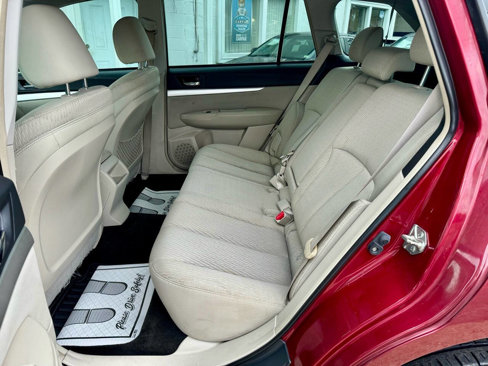 Used 2011 Subaru Outback 2.5i image 10