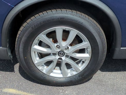 Used 2020 Nissan Rogue SV image 9