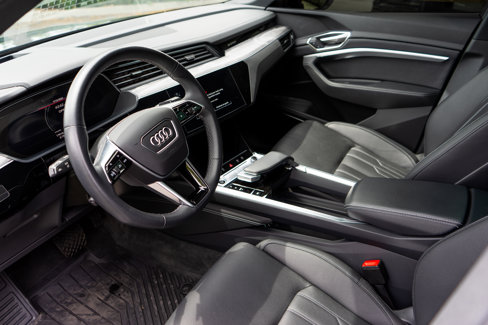 Used 2024 Audi Q8 e-tron Prestige w/ Prestige Package image 12