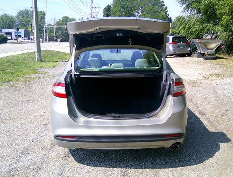 Used 2015 Ford Fusion SE image 11