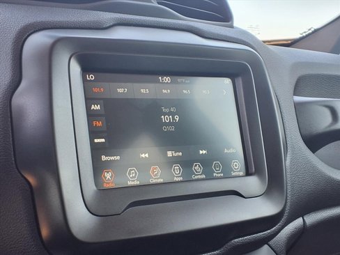 Used 2018 Jeep Renegade Latitude w/ Cold Weather Group image 15