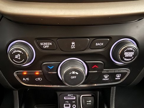 Used 2016 Jeep Cherokee Latitude image 17