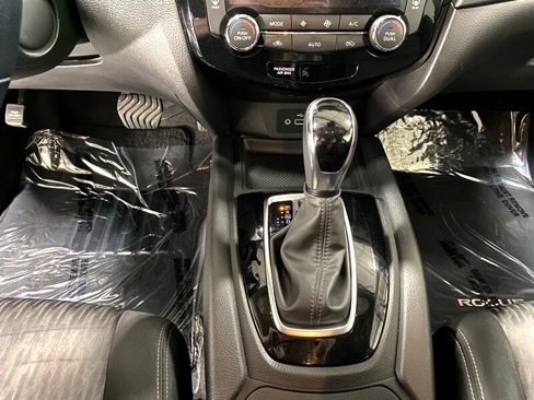 Used 2020 Nissan Rogue SV image 17