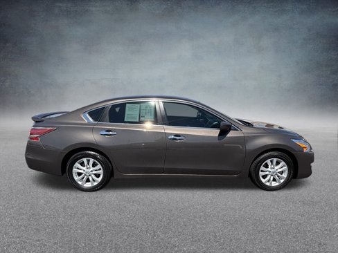 Used 2014 Nissan Altima 2.5 S w/ Sport Value Package image 5