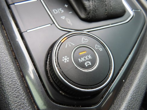 Used 2019 Volkswagen Tiguan SE image 28