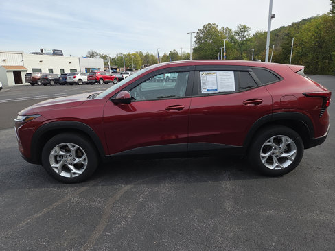 Used 2024 Chevrolet Trax LS w/ LS Convenience Package image 6