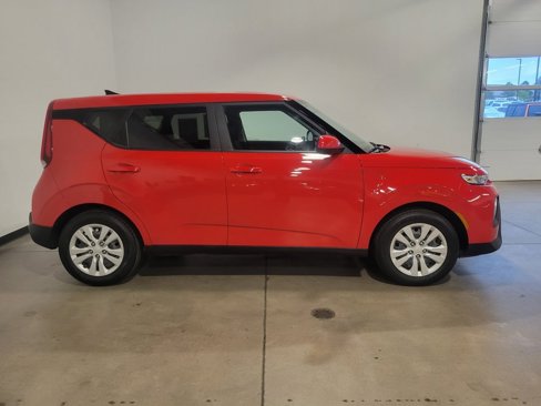 Used 2022 Kia Soul LX image 3
