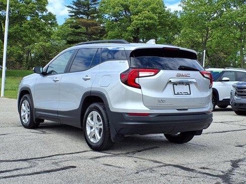 Used 2022 GMC Terrain SLE w/ Driver Convenience Package image 2