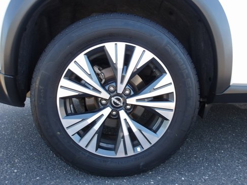 Used 2023 Nissan Rogue SV image 11
