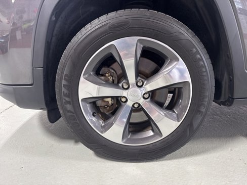 Used 2019 Jeep Cherokee Limited image 9