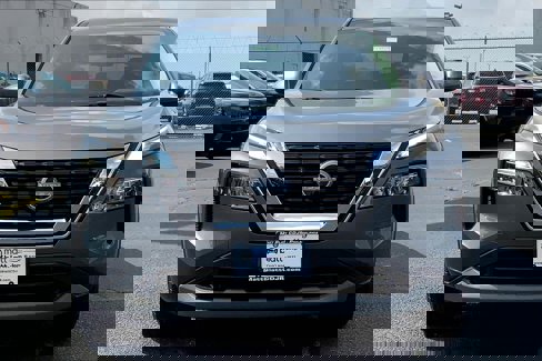 Used 2023 Nissan Rogue SV image 3