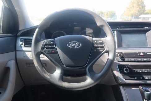 Used 2016 Hyundai Sonata SE image 4