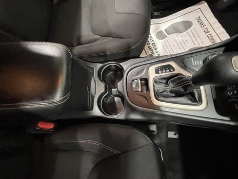 Used 2016 Jeep Cherokee Latitude image 16