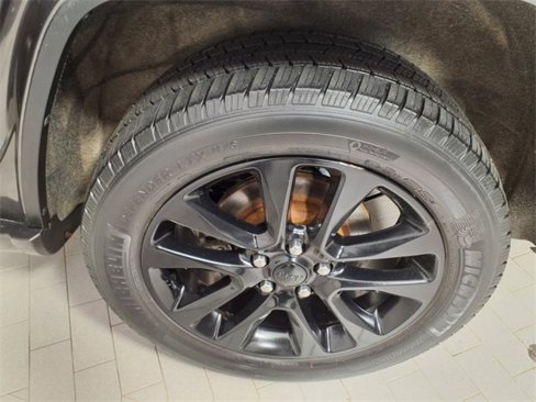 Used 2019 Jeep Grand Cherokee Altitude image 17