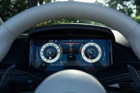 Used 2025 Aston Martin DB12 Convertible image 15