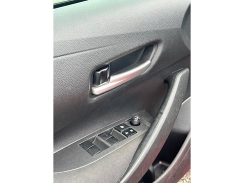 Used 2021 Toyota Corolla LE image 6