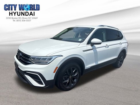 Used 2022 Volkswagen Tiguan SE w/ Panoramic Sunroof Package image 1