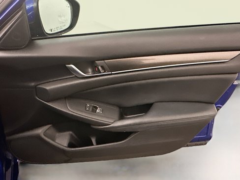 Used 2018 Honda Accord Sport image 33