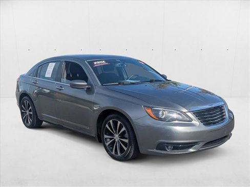 Used 2012 Chrysler 200 Touring image 3