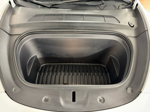 Used 2023 Tesla Model Y AWD image 9