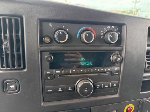 Used 2018 Chevrolet Express 2500 w/ Driver Convenience Package image 9