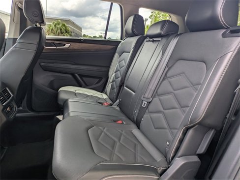 Used 2024 Volkswagen Atlas SE image 14