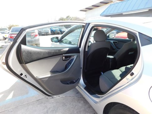 Used 2016 Hyundai Elantra SE image 17