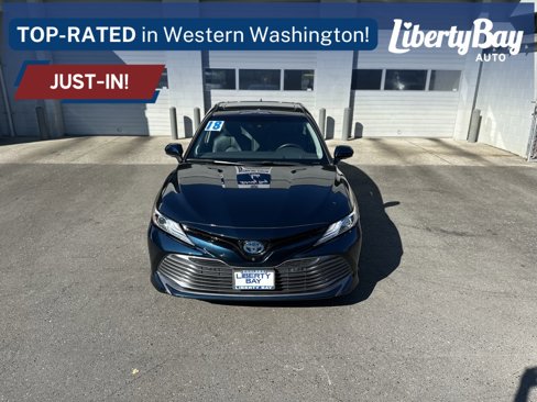 Used 2018 Toyota Camry XLE image 3