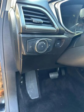 Used 2017 Ford Fusion SE w/ Fusion SE Technology Package image 29