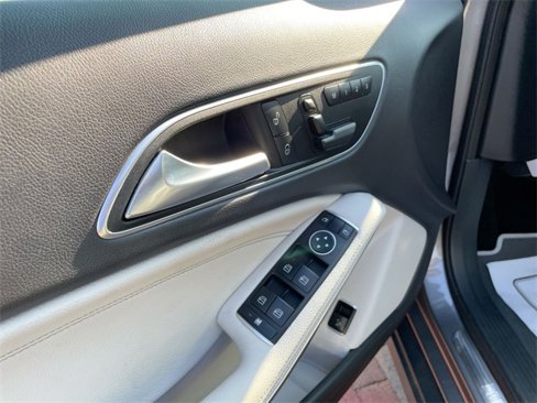 Used 2016 Mercedes-Benz GLA 250 4MATIC image 11