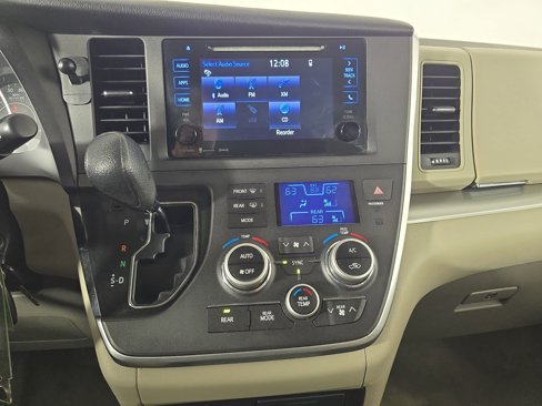 Used 2016 Toyota Sienna LE image 22